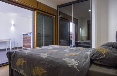 Rental of a spacious 3-room apartment, 126 m², central Belgrade, Serbia